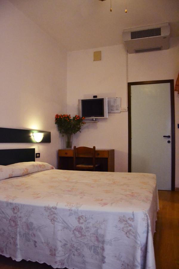 לידו די ג'סולו Hotel Rex מראה חיצוני תמונה